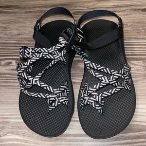 Chaco Z/Cloud X2 Black White Strappy Sandals Toe Loop